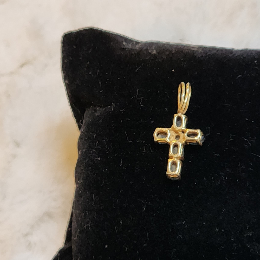 Sapphire Cross Pendant with one accent diamond, 14k gold - Picture 5 of 6